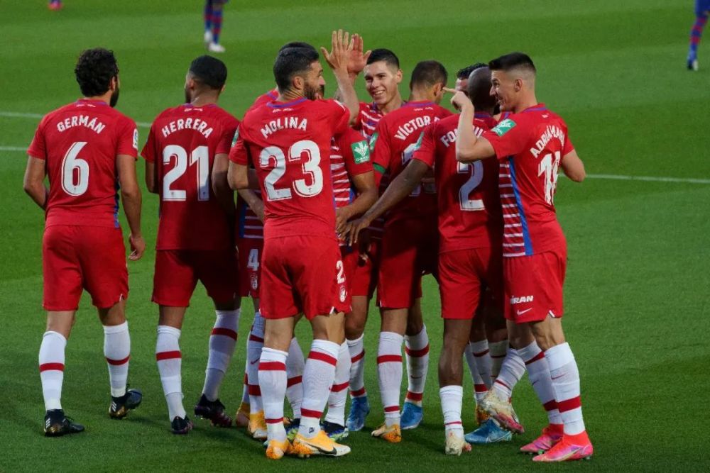 包含格拉纳达遭遇挑战，主场告负的词条