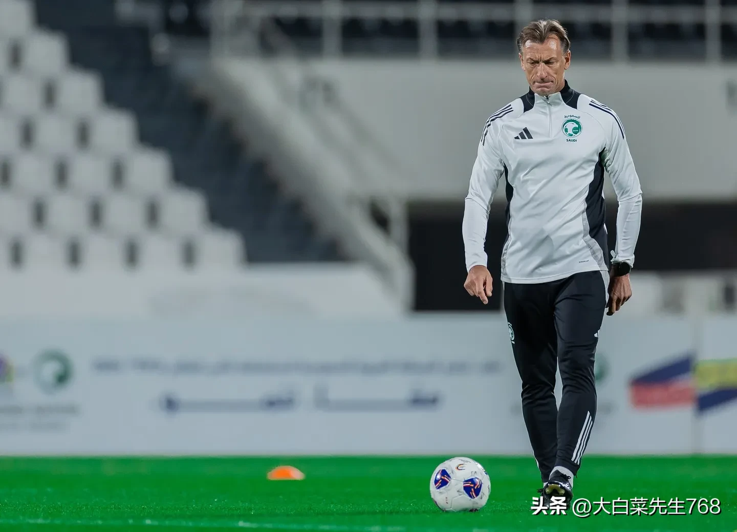 队员受伤影响实力，球队备战遇挑战的简单介绍